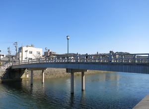 中の橋